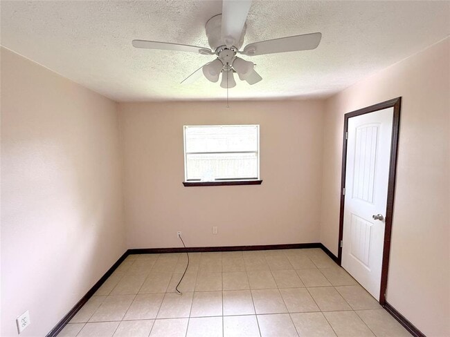 Building Photo - 7130 Kings Dr