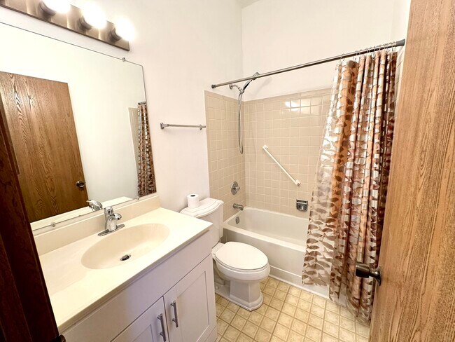 Building Photo - 2338 Buckingham Cir