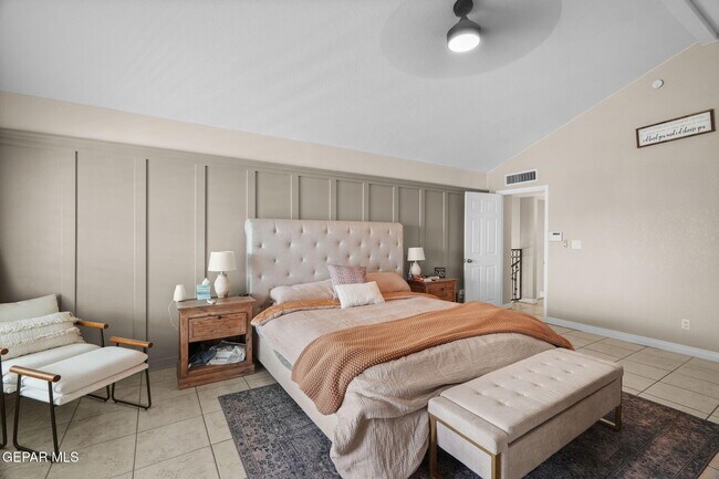 Building Photo - 6052 Bandolero Dr