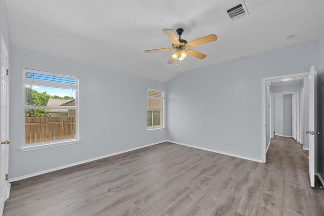 Building Photo - 17505 Bishopsgate Dr