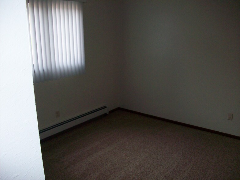 Building Photo - 2208 E Divide Ave