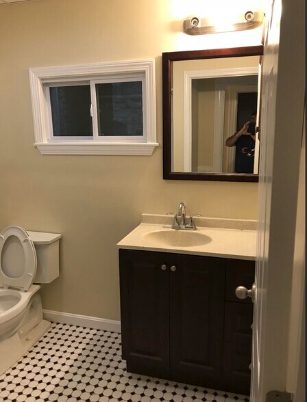 Building Photo - 133 Highland St