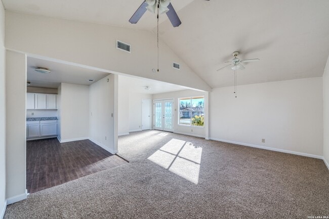 Building Photo - 827 Horseshoe Trail