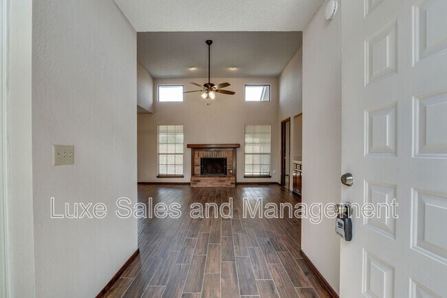 Building Photo - 7713 Doris Dr