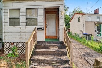 Building Photo - 39 Spruce St