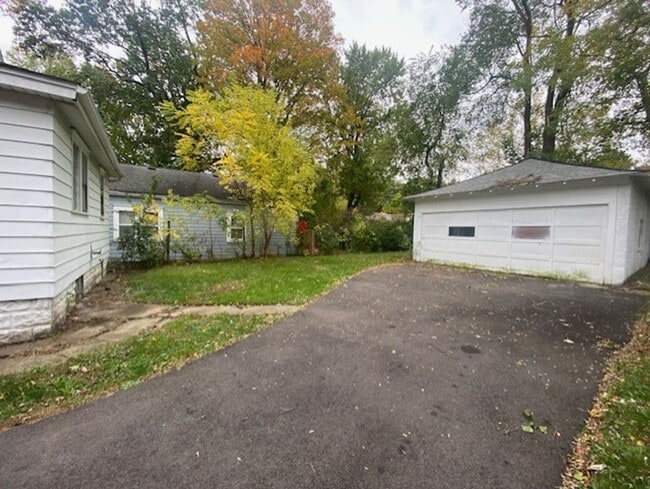 Building Photo - Updated 5-Bed, 2-Bath with Attic Suite & Clean Basement