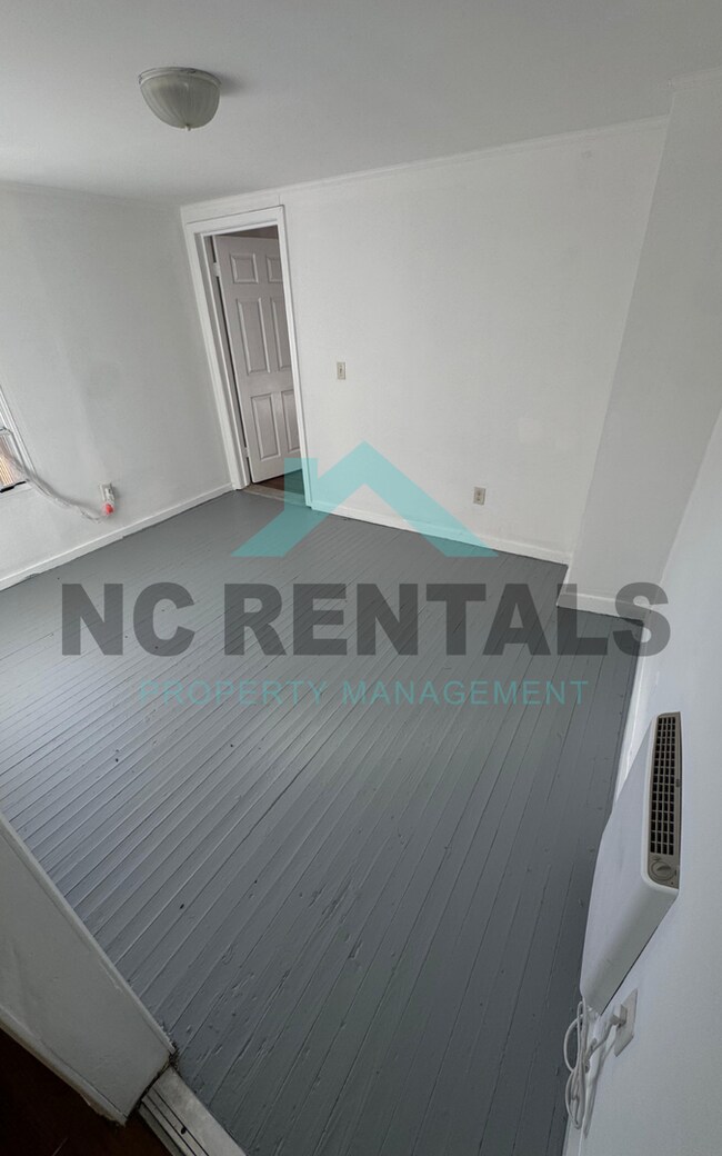 Building Photo - 613 Quarry St