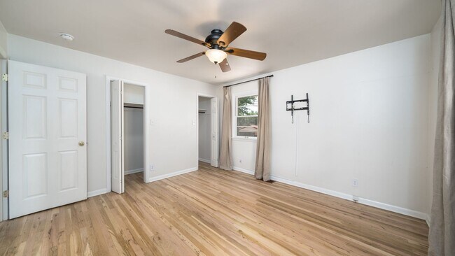 Building Photo - Charming ranch home in prime Patty Jewett ...