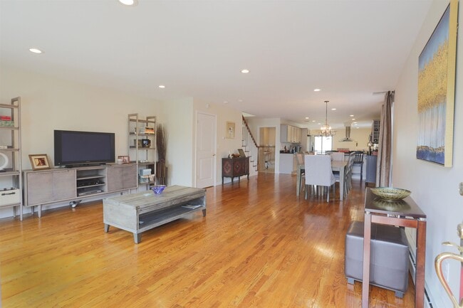 Building Photo - 443 Wilfred Terrace