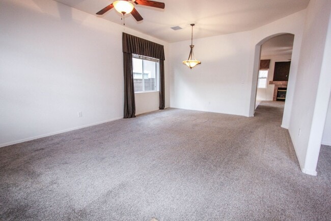 Building Photo - 3 Bedroom Plus Den in Quailwood