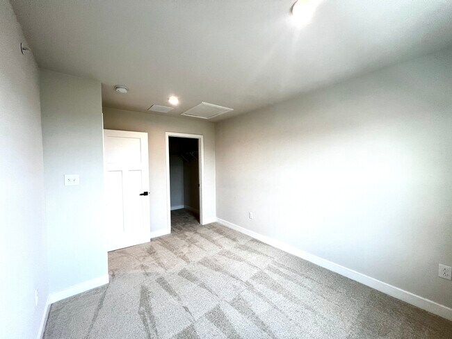 Building Photo - 32 Indian Field Ln