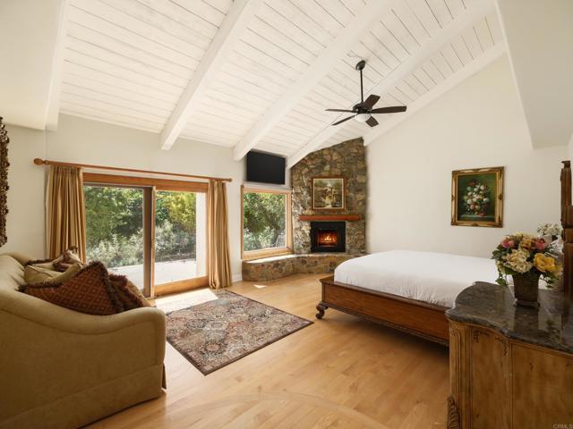 Building Photo - 20780 Fortuna Del Norte