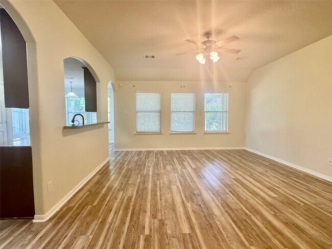 Building Photo - 1205 Quarterhorse Dr