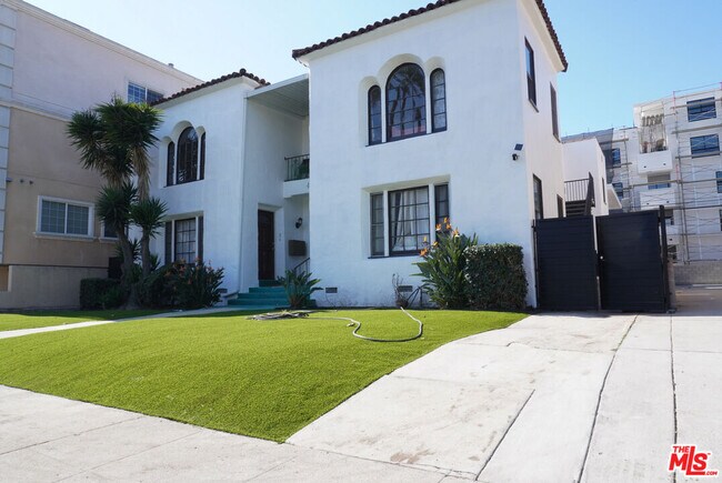 Building Photo - 1515 S Hayworth Ave
