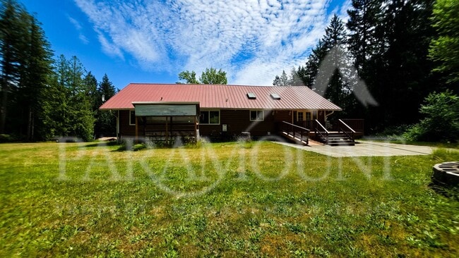 Building Photo - Spacious Log Home with Acreage!