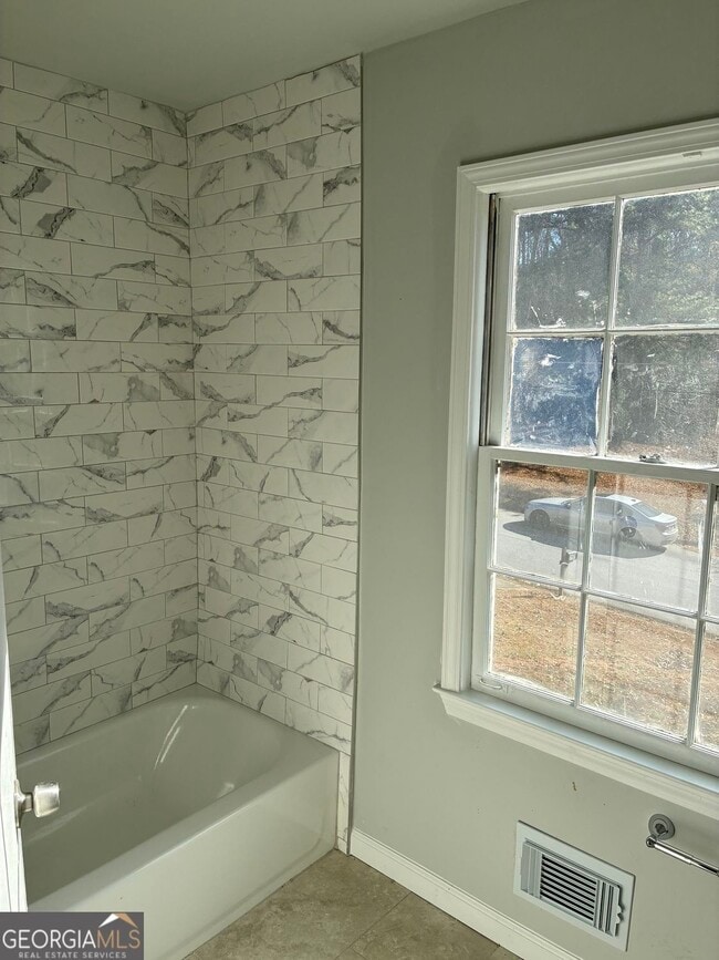 Building Photo - 3992 Maplewood Dr