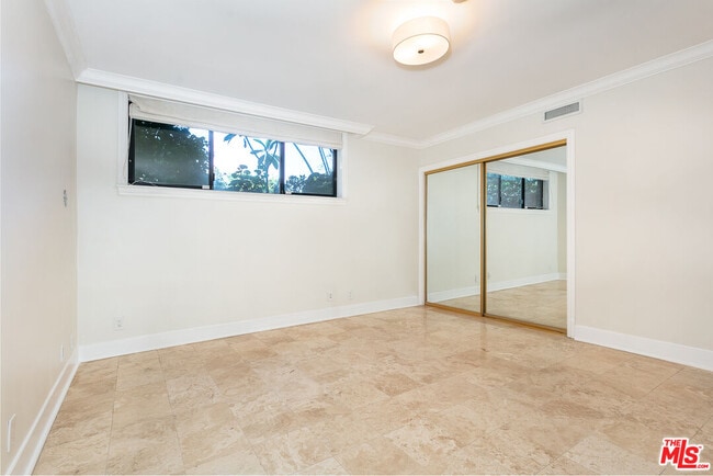 Building Photo - 9323 Burton Wy