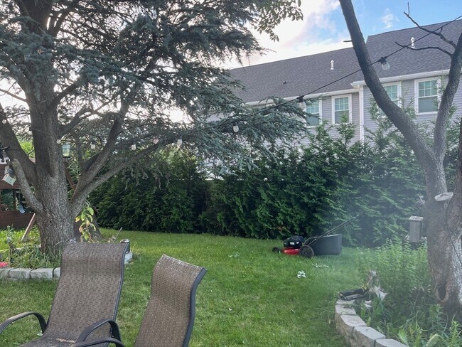 Building Photo - 94 Oakwood Ave