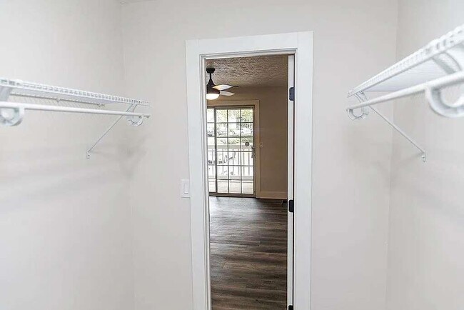 Building Photo - 410 Countryside Pl