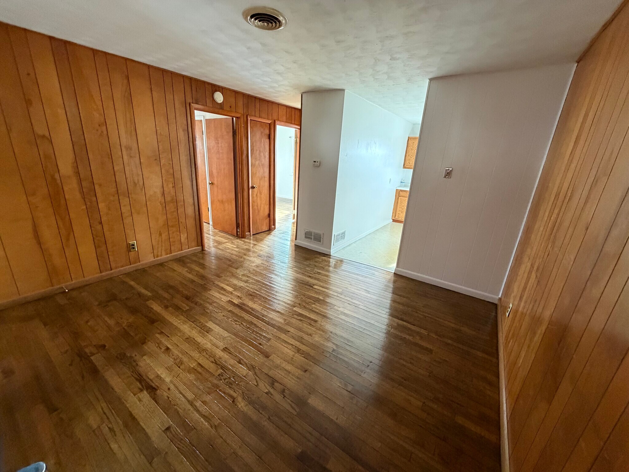 Livingroom - 117 Franklin St