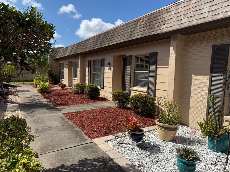 Building Photo - 9311 Lennex Ln