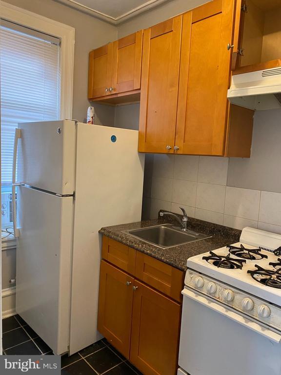 Building Photo - 3258 N Park Ave