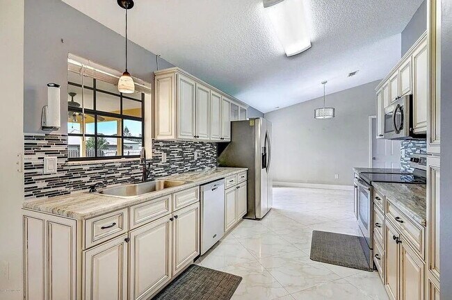 Building Photo - Remodeled Home Near Schools