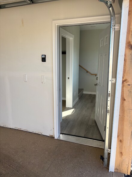 Building Photo - 682 Elm Ave