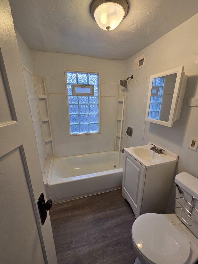 Building Photo - 5530 N 41st St