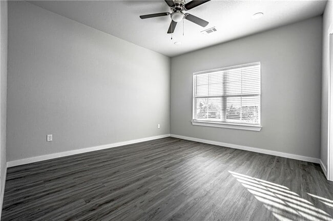 Building Photo - 3101 SW Garrison Ln