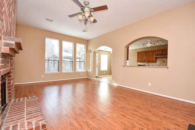 Building Photo - 21619 Oakcreek Ct