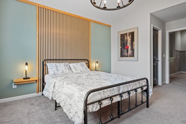 Building Photo - Furnished rental/Short Term Available