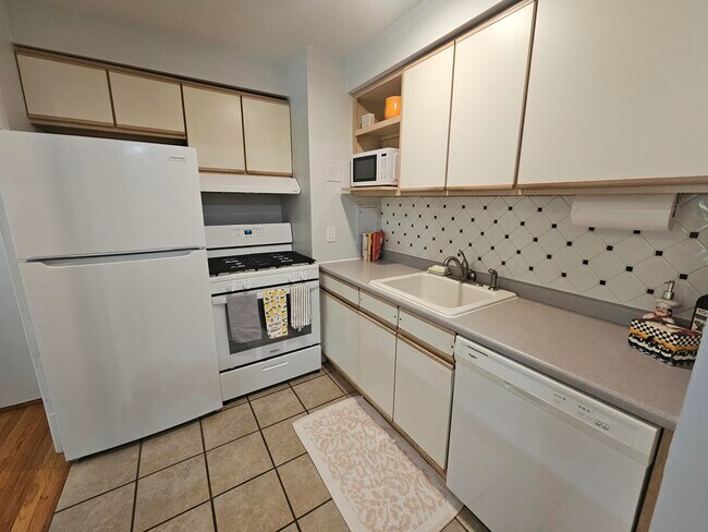 Building Photo - 1209 Island Dr