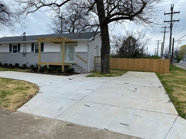 Building Photo - Inglewood 2/1 Duplex - Renovated - Fenced ...