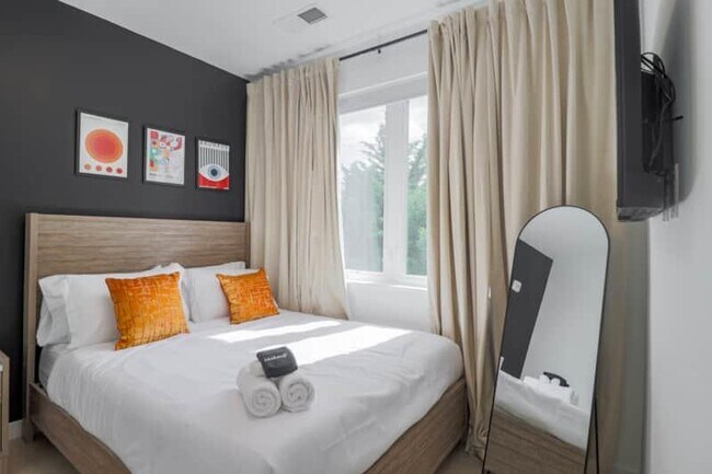 Building Photo - 1806 A St NE