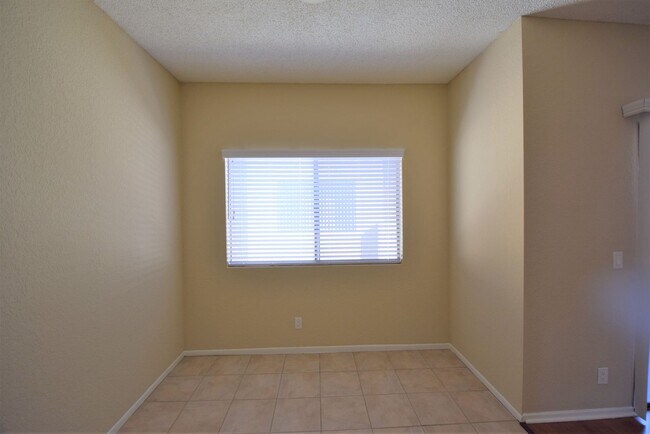 Building Photo - 12142 Oxnard St