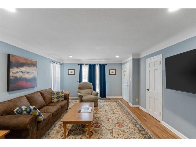 Building Photo - 4042 Lake Rd Ave