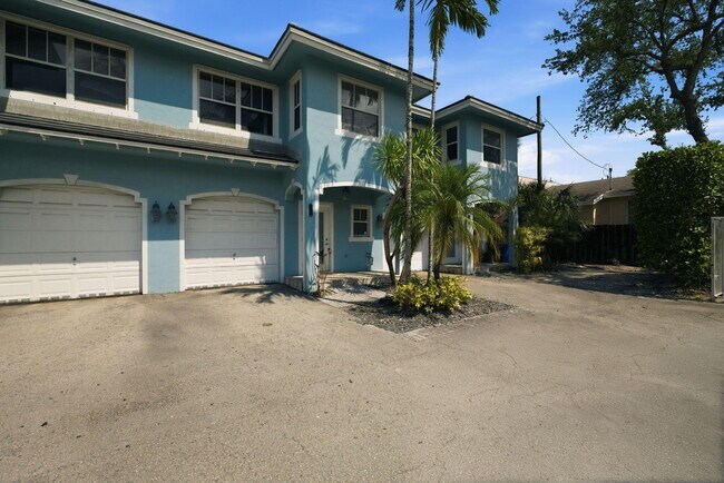 Building Photo - 710 SW 4th Ave