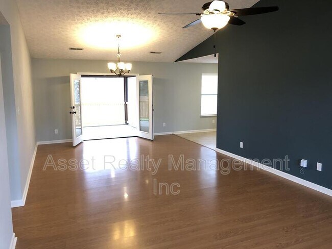 Building Photo - 5616 Jamaica Ln