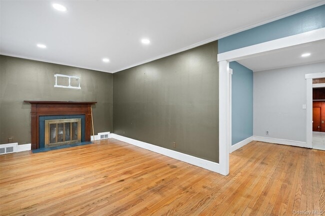 Building Photo - 5 Lincoln St