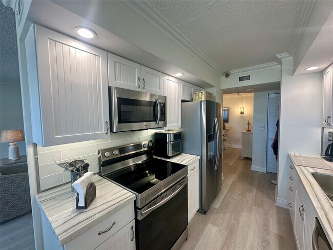 Building Photo - 1500 N Ocean Blvd