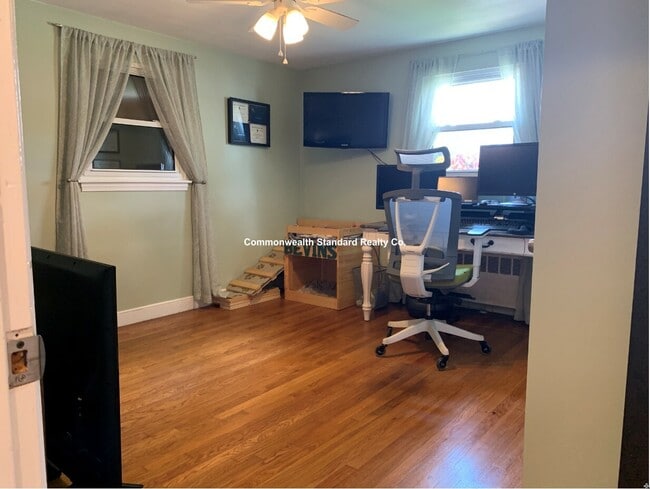 Building Photo - 53 Gale St