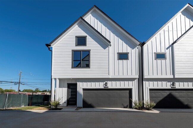 Building Photo - 5138 Rosslyn Rd