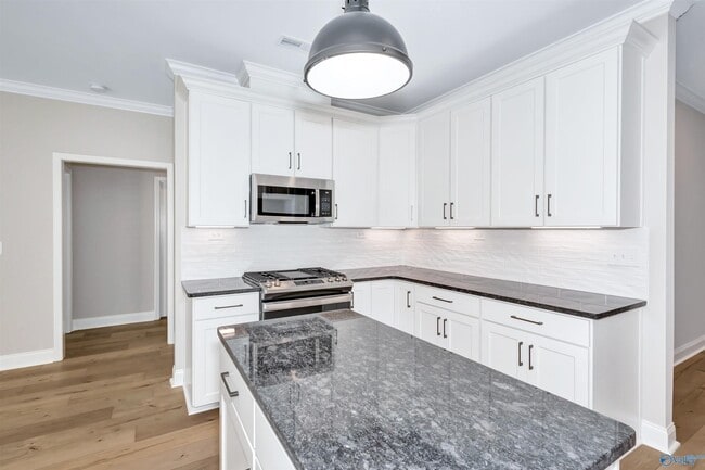 Building Photo - 9057 Redstone Square Dr