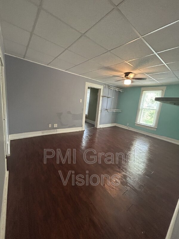 Building Photo - 321 A St