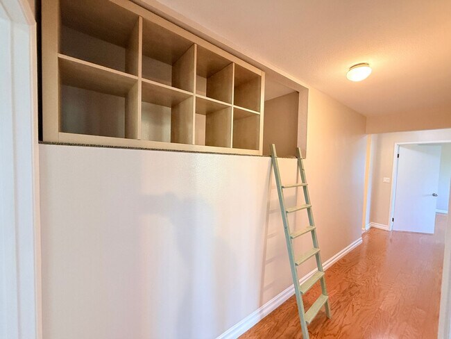 Building Photo - 4242 Briggs Ave