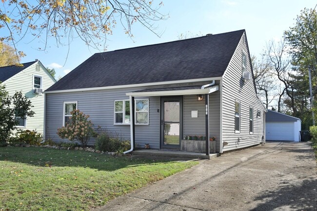 Building Photo - 925 Blenheim Rd