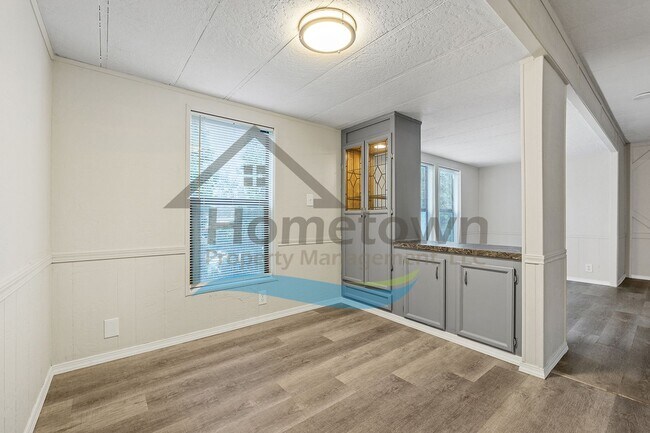 Building Photo - 2-Bedroom 2-Bathroom Home with Off-Street Parking Available in Coeur d’Alene!