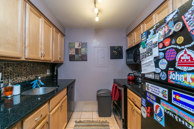 Building Photo - 1 Bed/1 Bath in Capitol Hill Ã¢?? Fireplac...