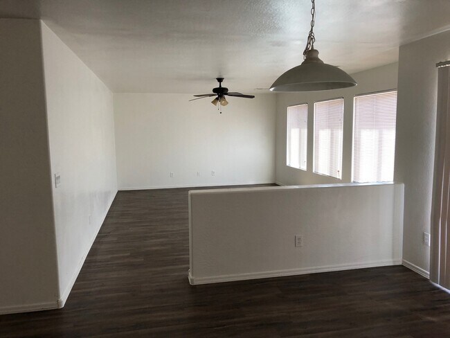 Building Photo - Massive 4 bedroom- 3 car garage- Large loft- Maricopa